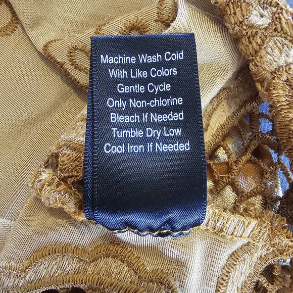 Altar'd State Women's Gold Velvet  Halter Top W/crochet Hemline Size M - Picture 13 of 13